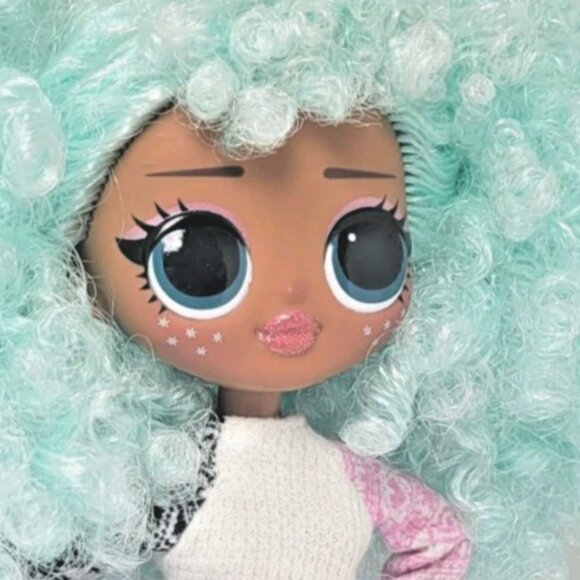 Lol Surprise OMG Winter Chill Icy Gurl 10" inch Doll Curly Teal Hair no Jacket - Picture 3 of 10